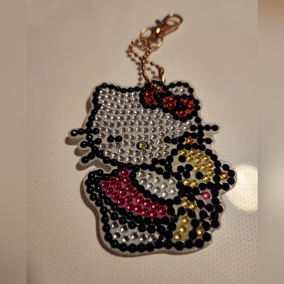 Hello Kitty Diamond Painting Keychain - Picture 2 of 2